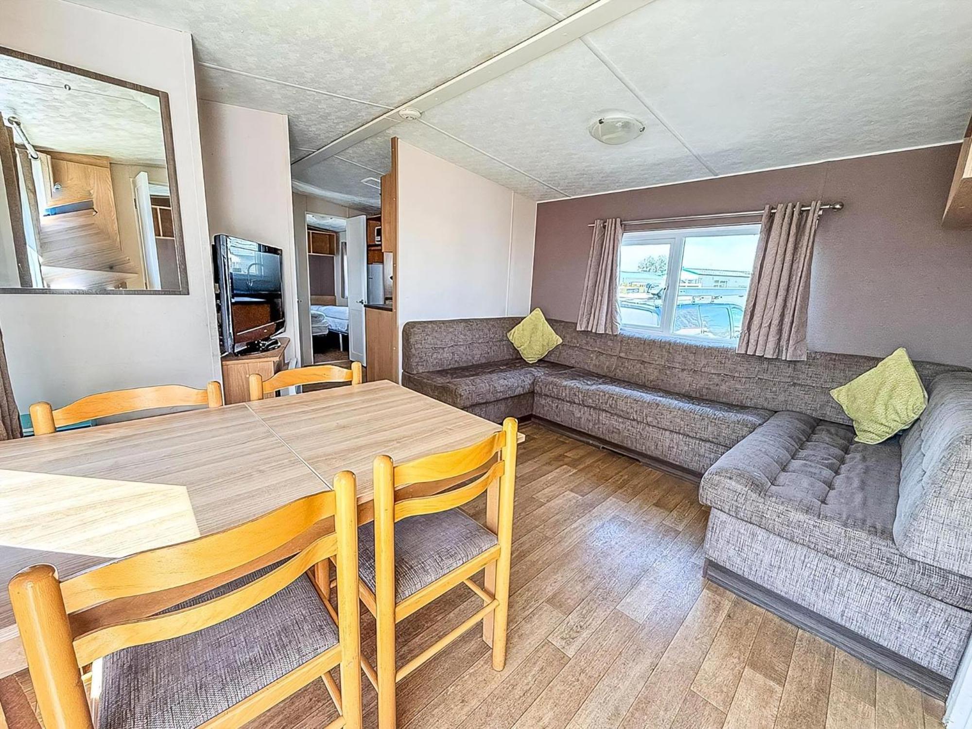 10 Berth Caravan For Hire At Seawick Holiday Park In Essex Ref 27102Sw Clacton-on-Sea Exterior foto