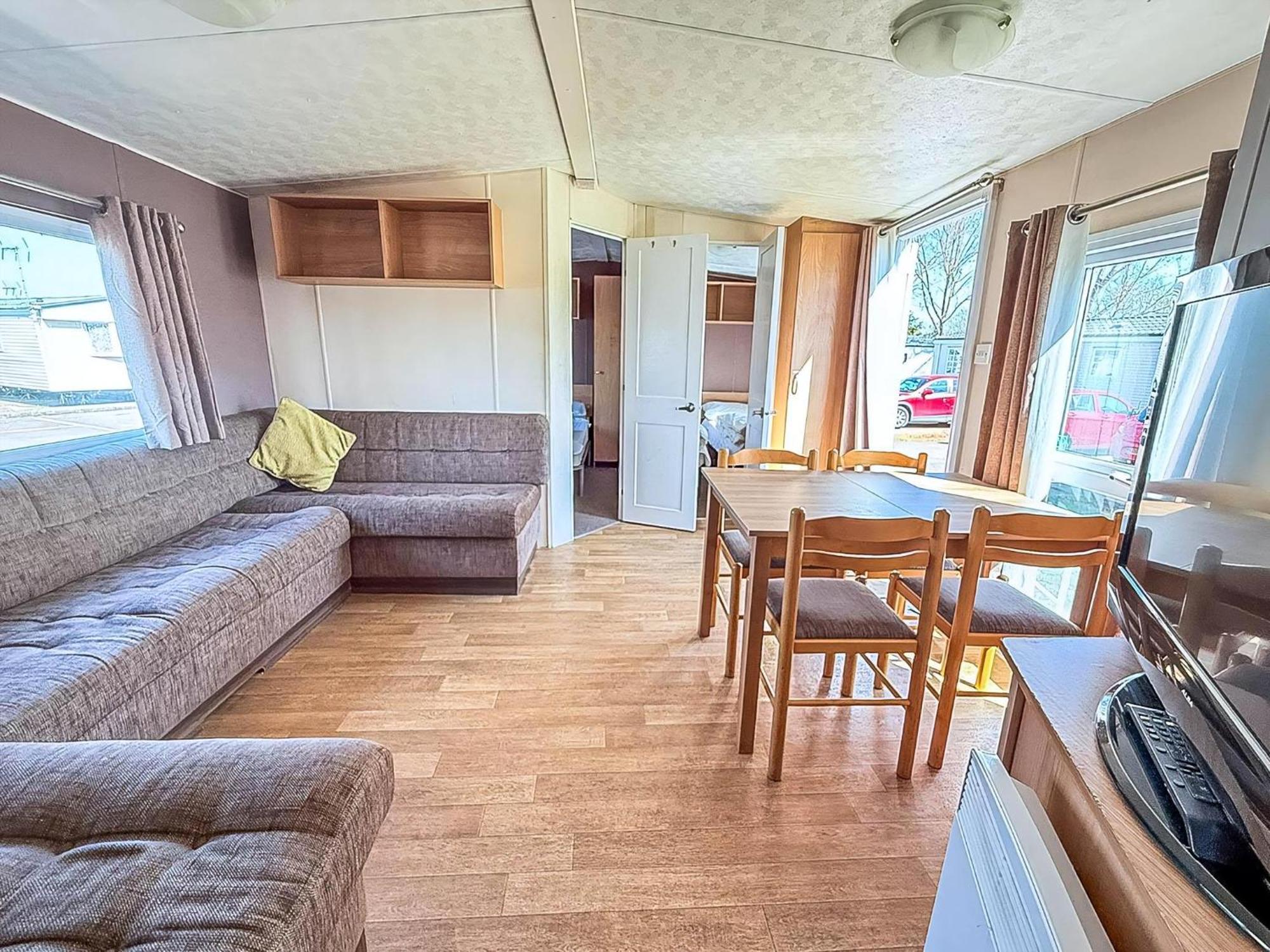 10 Berth Caravan For Hire At Seawick Holiday Park In Essex Ref 27102Sw Clacton-on-Sea Exterior foto